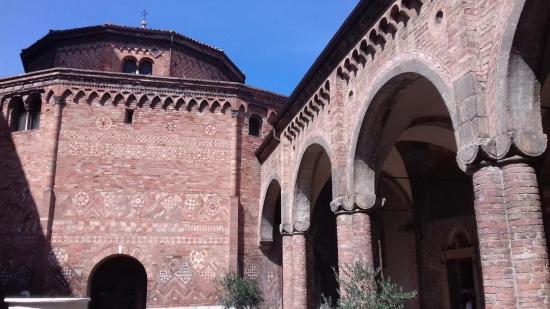 Bologna S.Stef. cloitre 1