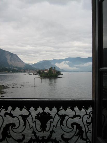 d'une fenêtre du chateau des îles Borromée